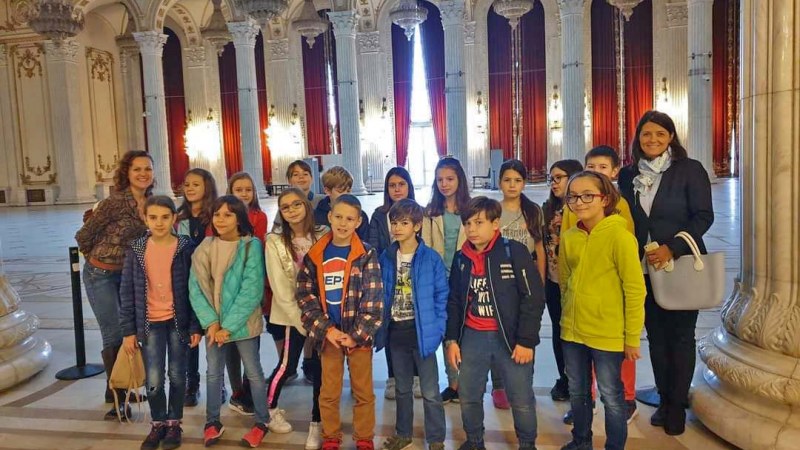 „Közösségben többet érhetünk el” – Tóth Noémi még a legkritikusabb román szülők szívébe is belopta magát