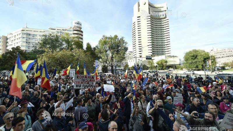 A kormányfő üzenete a tüntetőknek: Inkább viseljenek védőmaszkot, minthogy aztán oxigénmaszkra legyen szükségük