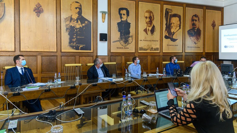 Lehetsz magyar, csak ne magyarul beszélj? (Etnikumközi Monitor 2020)