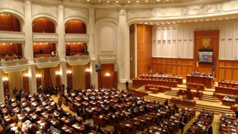 A kormány 65 millió lejjel egészítené ki az egészségügyi tárca büdzséjét a COVID-19 kezeléséhez szükséges gyógyszerek beszerzésére