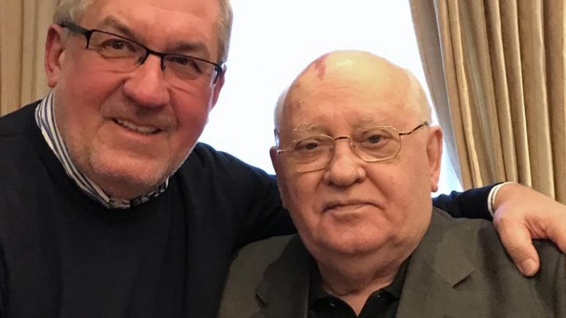 Gorbacsov titkait osztja meg egy könyvben személyes ismerőse, Zolcer János