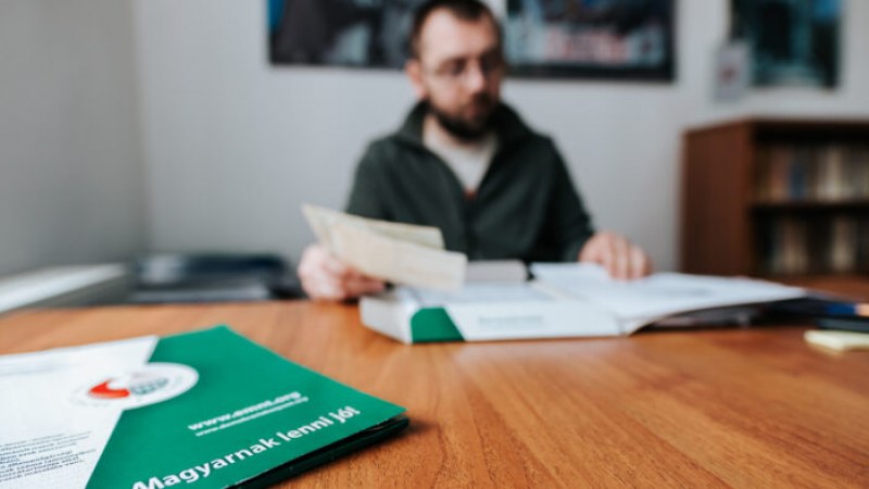 Takaréklángon az EMNT Demokrácia-központok