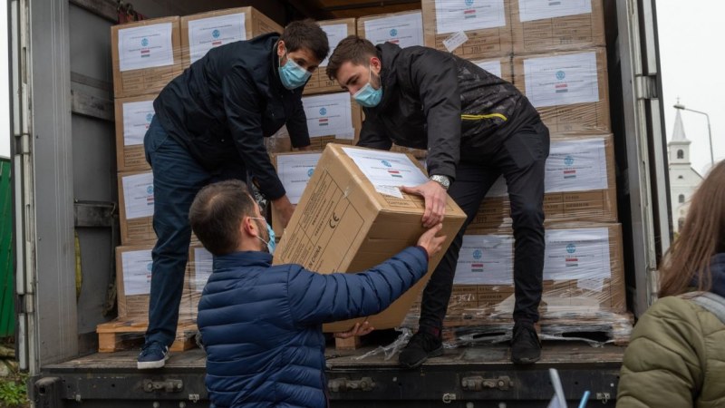 Közel 1,2 millió védőmaszk érkezik Erdélybe