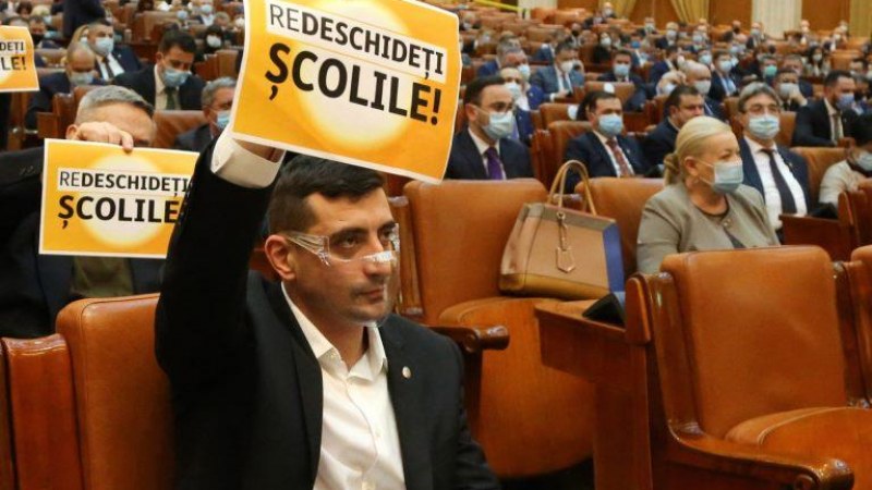 Erősödik a parlamentbe bekerült román szélsőjobboldali párt