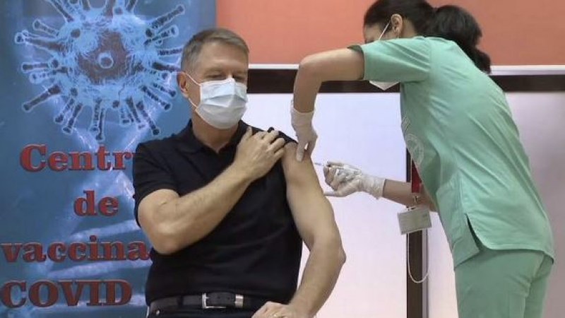Pénzt kapnak az orvosok, ha meggyőznek az oltásról