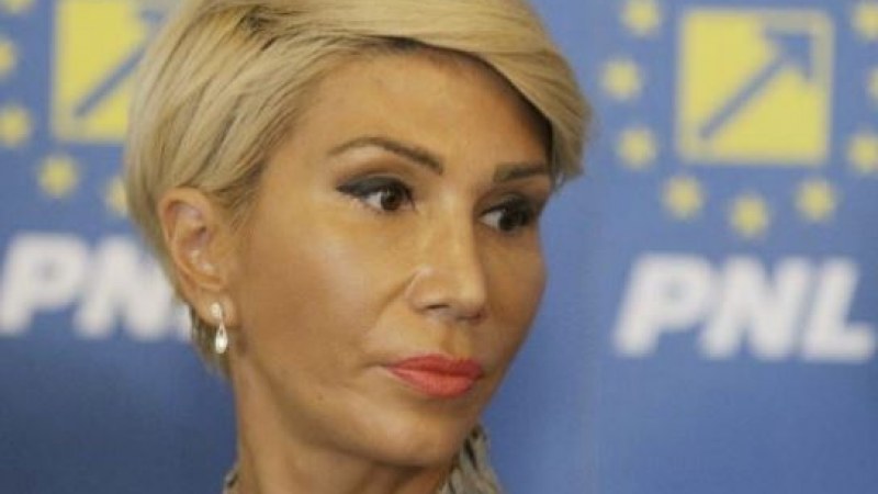„Jelenleg káosz van a közalkalmazottak bérezésében”