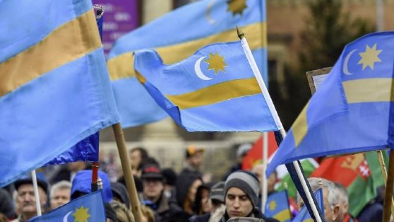Az RMDSZ és a magyar kormány helyett a Mi Hazánk támogatja a székelyek zászlós ellenállását