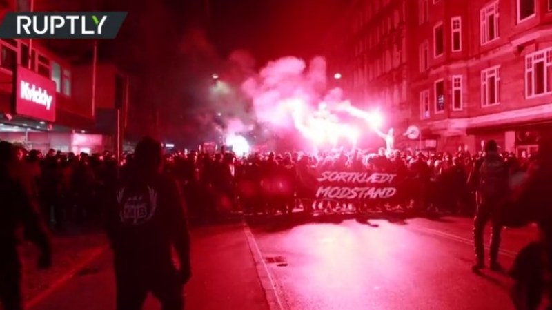 Tüntetés és tiltakozás Dániában az abszurd ítélet ellen