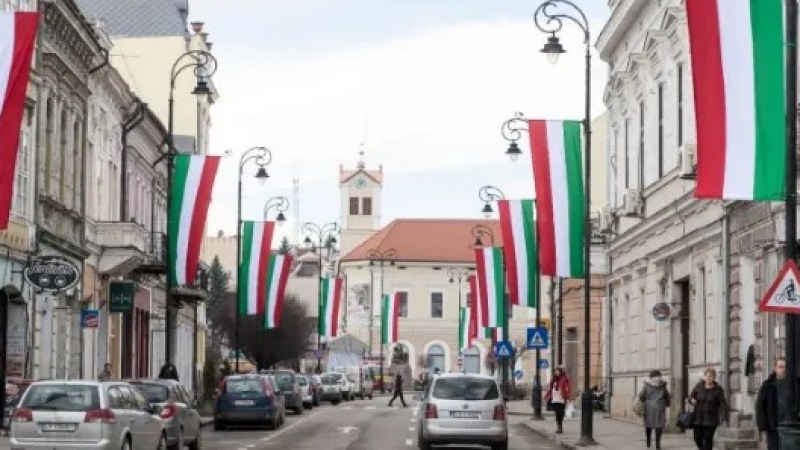 Ezer helyi románt és magyart támogatna Sepsiszentgyörgy egymás nyelvének tanulásában