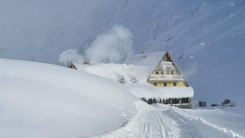 Csaknem háromméteres hó van a Bâlea-tónál