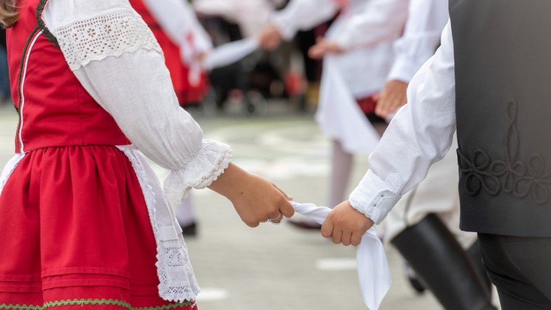 A magyar állam támogatásával felújított óvodát és bölcsődéket adtak át Maros megyében