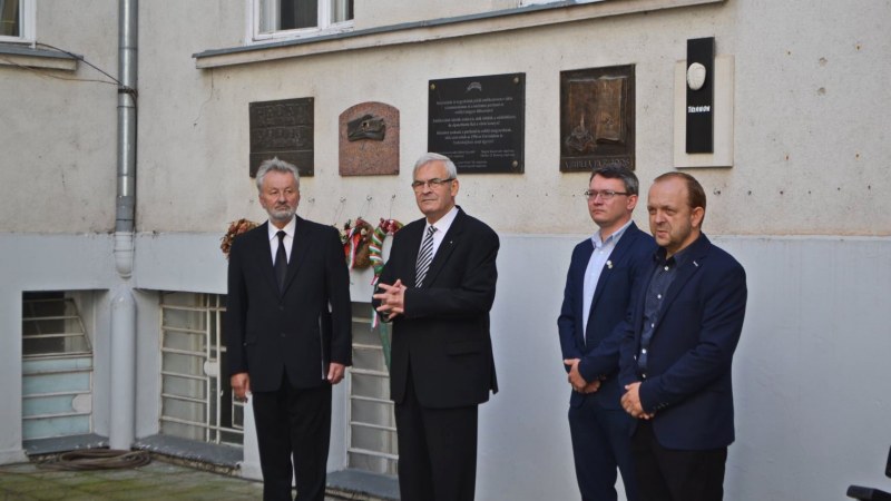 Tőkés László: az RMDSZ hatálytalanítsa a Trianont ünnepnappá nyilvánító bukaresti törvényt!