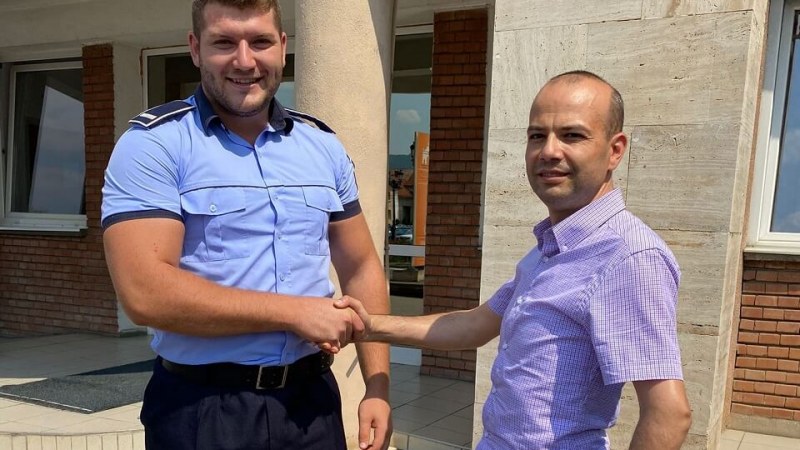 Hatezer lejt tartalmazó pénztárcát talált az utcán egy gyulafehérvári férfi, leadta a rendőrségen