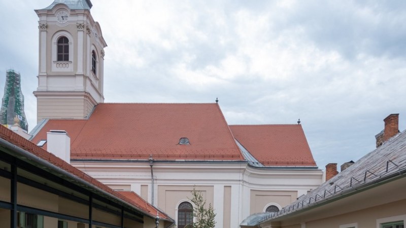 Kolozsváron felszentelték a felújított evangélikus templomot és püspöki székházat