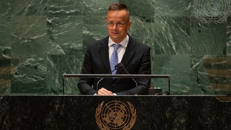 Szijjártó Péter: az egész világot be kellene oltani