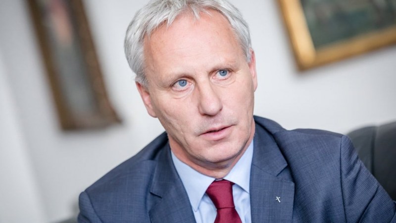 Soltész Miklós iskolafelújítási támogatások adománylevelét adta át Székelyföldön