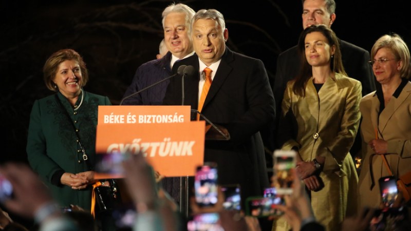 Orbán Viktor: Akkora győzelmet arattunk, hogy még a Holdról is látszik, de Brüsszelből biztosan