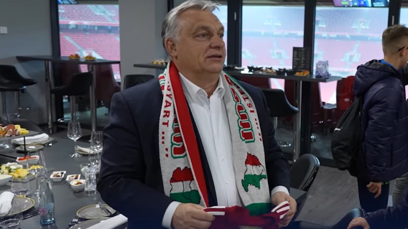 Tiltakozott a román külügy Orbán sálja miatt